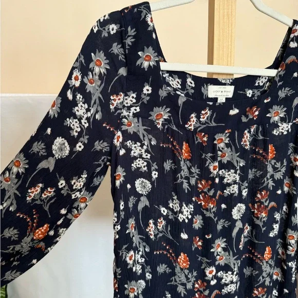 🍀Lucky Brand Smocked Square Neck Top Small *EUC! Navy/Floral - Picture 3 of 7